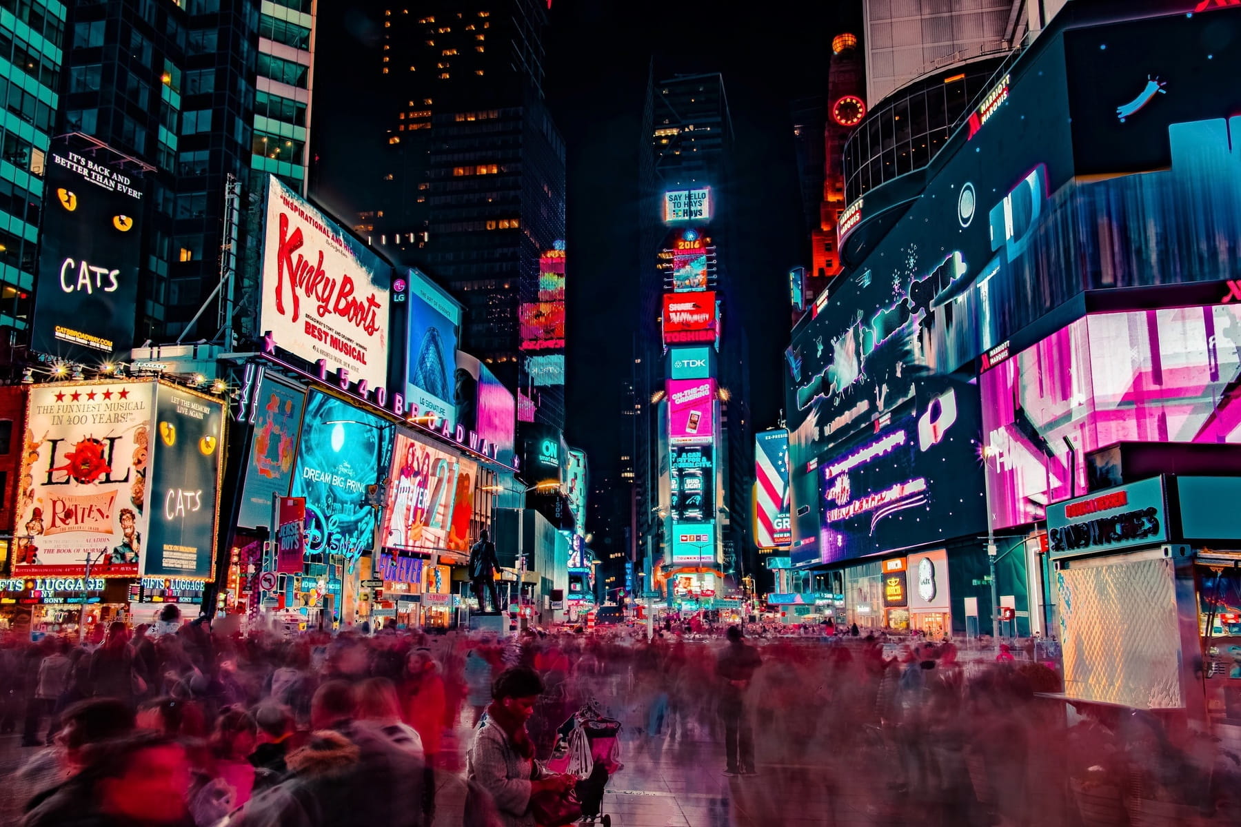 road-street-night-city-crowd-cityscape-92547-pxhere.com